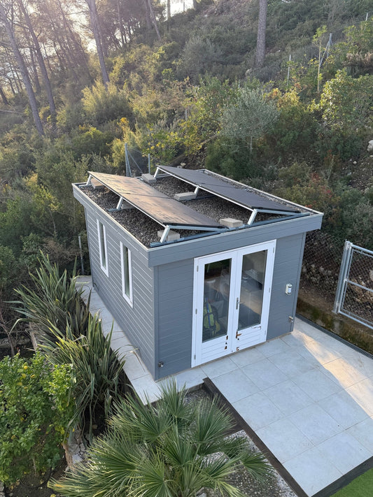 Plug & play zonnepanelen met stekker vergelijken: wat maakt CJX Solar anders? - CJX Solar